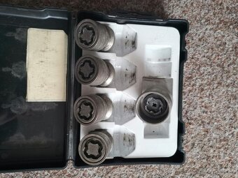 Pojistné / Bezpečnostní matice kol - 7