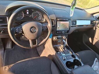 VW Touareg 3.0 TDI Klima Alu Tažné Model Model 2011.-- - 7