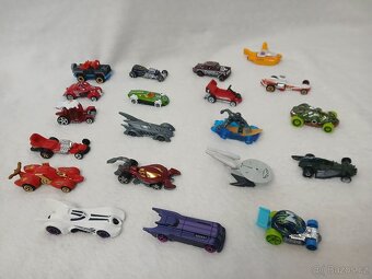 Hot wheels 7x20 autíček - rozbalené, nehrané Cena je za 20ks - 7