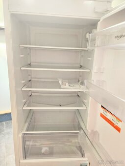 vestavěná kombinovaná lednice whirlpool CB304w - 7