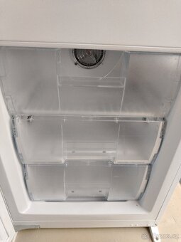Vestavěná lednice Beko CBI 7771 F s mrazničkou - 7