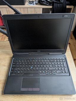 Pracovní notebook Dell Precision 7520 i7 nVidia Quadro M2200 - 7