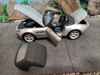 Prodám model 1:18 BMW Z8 kyosho - 7