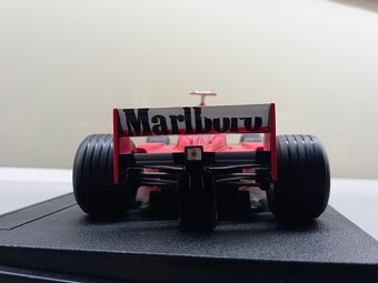 F1 FERRARI F399 1999 MARLBORO SCHUMACHER HOTWHEELS 1:18 - 7