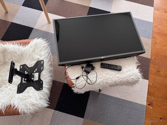 Nabízím televizi LG s úhlopříčkou 80 cm - 7
