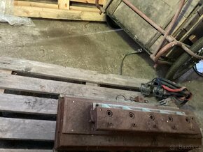prodám hřebenové zařízení pro stroj tuším že pro TOS OHA 32 - 7