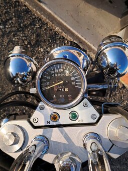 Suzuki vz 800 - 7