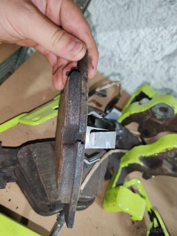 Brzdy BMW (E65 E66 E67) 730D - 7