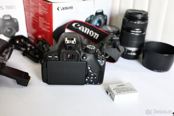 Prodám canonEOS 700d+objektivy+grip - 7