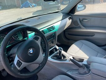 BMW 330d manuál - 7