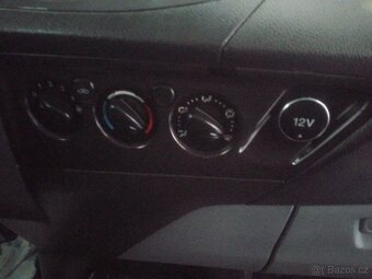 Ford transit Custom 2.2tdci 6 míst - 7