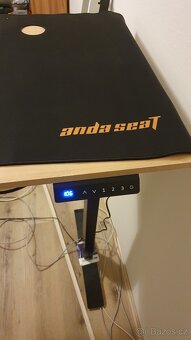 Elektrický polohovatelný herní stůl AndaSeat - 7