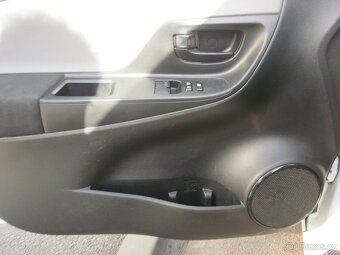 Toyota Yaris rok 2015 5 dv. - 7