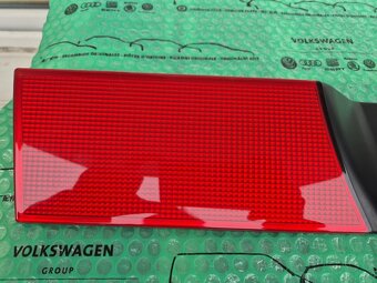 zadní odrazový panel mezi světla HELLA Škoda Felicia před FL - 7