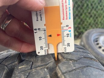 Originální disky VW T5, T6 R16 + zátěžové letní pneu - 7