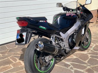 KAWASAKI NINJA ZX7R - 7