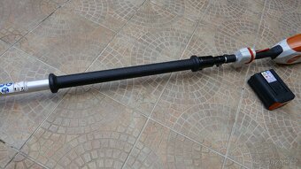 Akumulátorové zahradní nůžky s teleskopickou tyčí STIHL HLA - 7