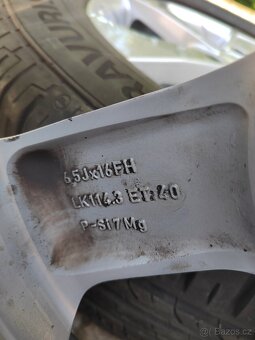 Prodám orig alu 16 Dacia Duster 5x114,3 ET 40 letní pneu - 7