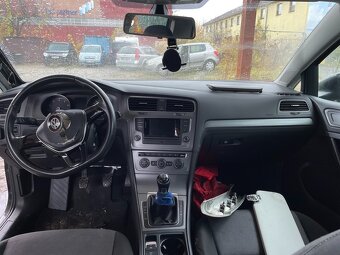 Prodám VW Golf 7 bouraný, 1,2 benzín 63kW, v celku - 7