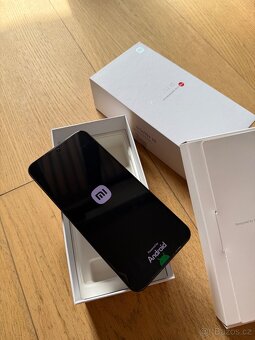 Xiaomi 15 12/256GB černý - 7