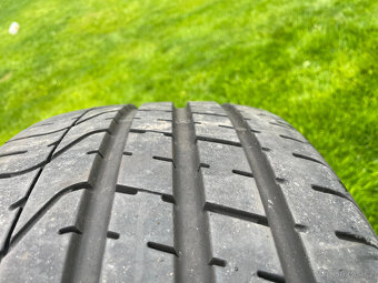 2 ks letní pneu Pirelli P Zero 225/35/19 88Y DOT 2122 - - 7