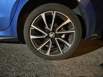 Stredové krytky - pukličky kolies ŠKODA / VRS - 7