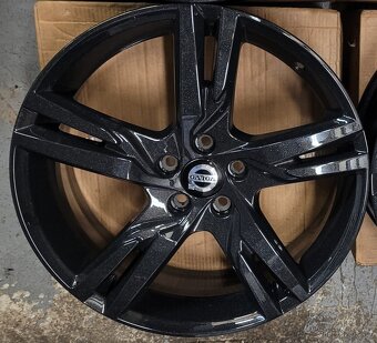 VOLVO XC60,alu 19',originál,černá perleť - 7