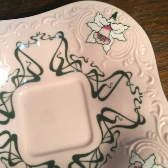šálek růžový porcelán Chodov neobvyklý secesní dekor - 7