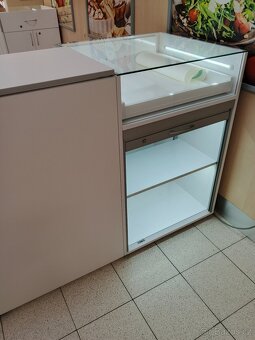 Prodejní  prosklený ostrůvek  do obchodu - 7
