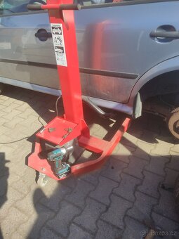 Mobilní jednosloupový zvedák 2.500kg - 7