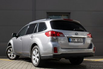 Elegantní a spolehlivý Subaru Outback z roku 2011 - 7