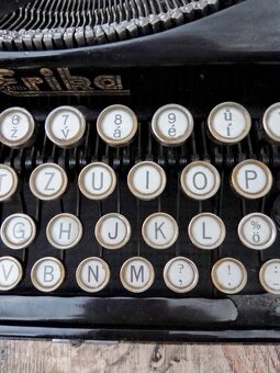 STAROŽITNÝ KUFŘÍKOVÝ PSACÍ STROJ ERIKA 6 A.-G. Vorm. Seidel - 7