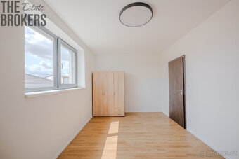 Prodej řadového rodinného domu 4+kk 126 m2, Mukařov, okres P - 7