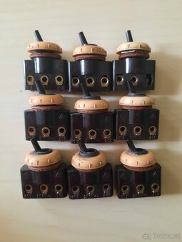 Ráčkové  přepínače / RP 700  relé pomocné - 7