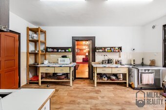 Prodej obrovské chalupy, bývalá podniková rekreačka - Desná - 7