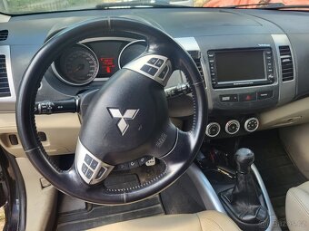 Mitsubishi Outlander 2.0 tdi 4x4 - 7