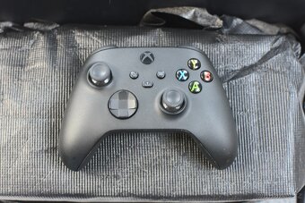 XBOX SERIES X 1 TB (Zánovní) TOP Původní balení Rok záruka - 7