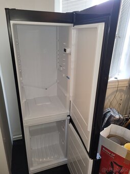 Prodám ledničku Indesit- černá - 7
