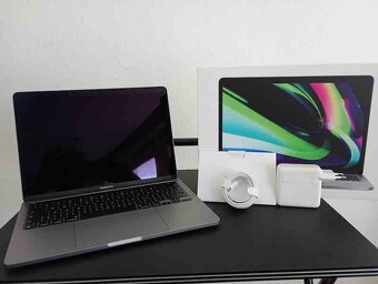 MacBook PRO 13 palců Apple M1 chip 8 RAM 256 SSDx NOVÝ jen 4 - 7