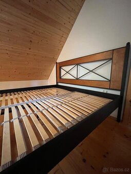 Kovaná postel s doplňky - 7