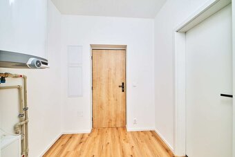 Moderní byt 1+kk s balkonem, parkovacím stáním a zahradou, l - 7