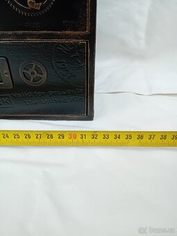 RECYCLE ART STEAMPUNK BOX 26,5 x 32 cm. Lakované dřevo. - 7