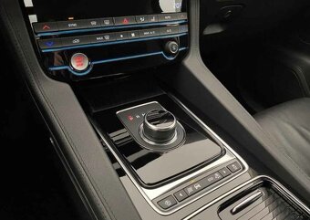 Prodám Jaguar F-Pace 20d AWD PRESTIGE - 7