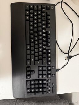 Herní notebook + klávesnice a myš - 7