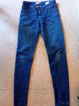 8x džíny vel. XS/34 a S/36 H&M, Sinsay, Zara, Bershka... - 7
