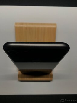 iPhone 8 - 64GB - 7
