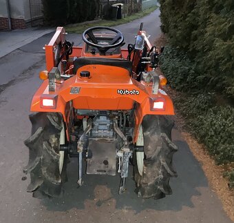 Malotraktor Kubota B-40 s nakladačem - 7