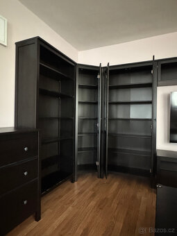 Prodám Hemnes Ikea černý masiv - 7