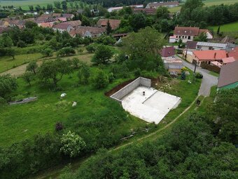 Stavební pozemek včetně povolení 1251 m2 v obci Bohušice - 7