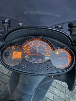 Yamaha 150D Majesty - 7